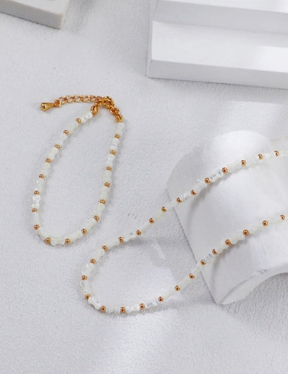 White mother-of-pearl jewellery set