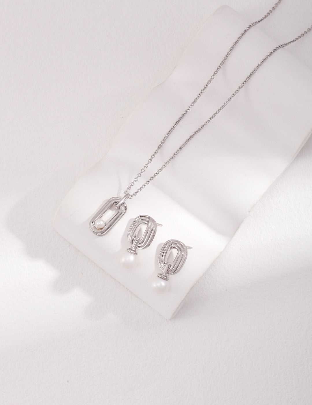 pearl necklace