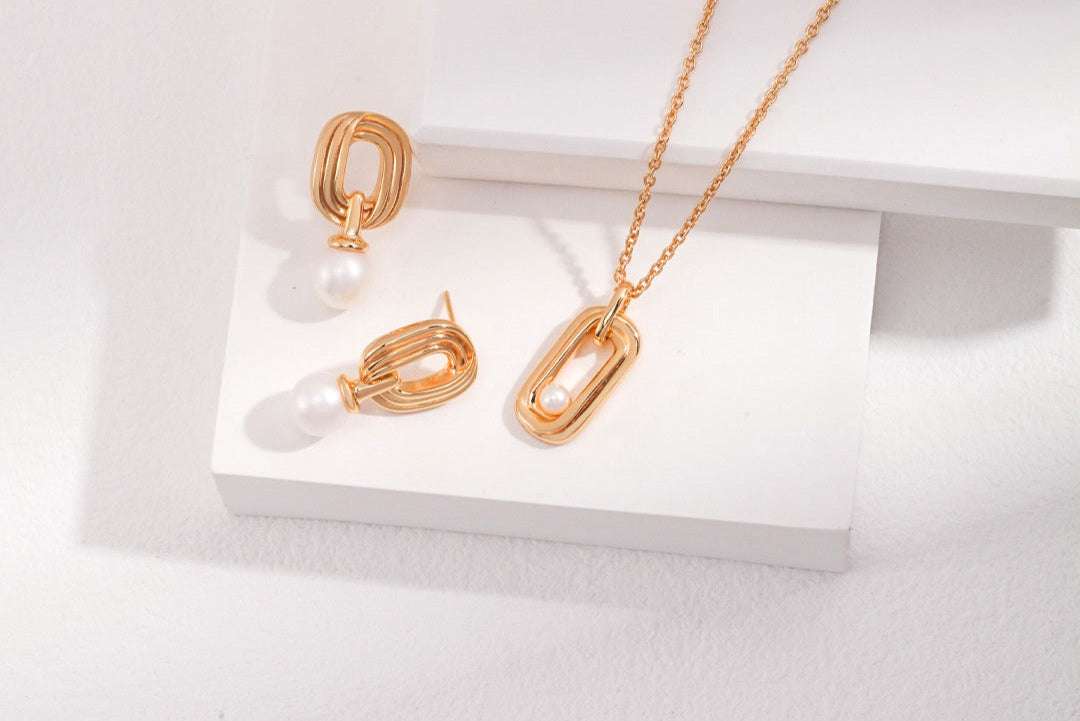 pearl necklace