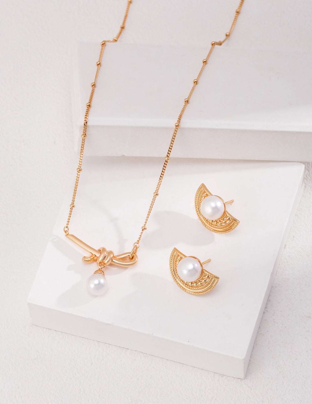 Knot Necklace