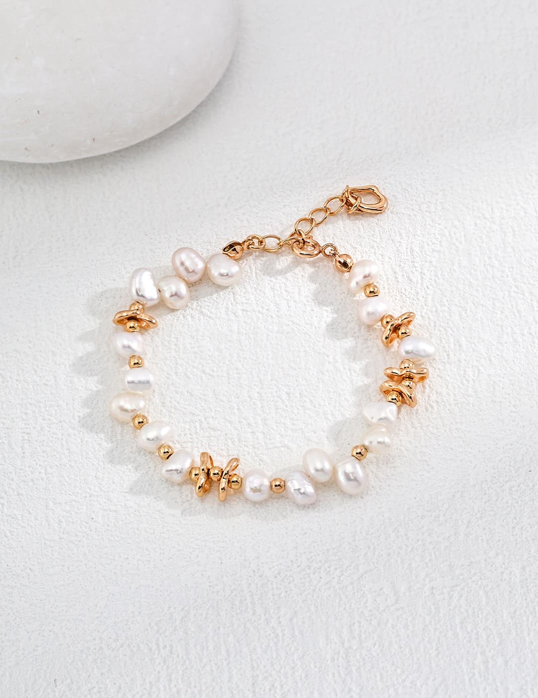 Freshwater Pearl bracelet with gold accents