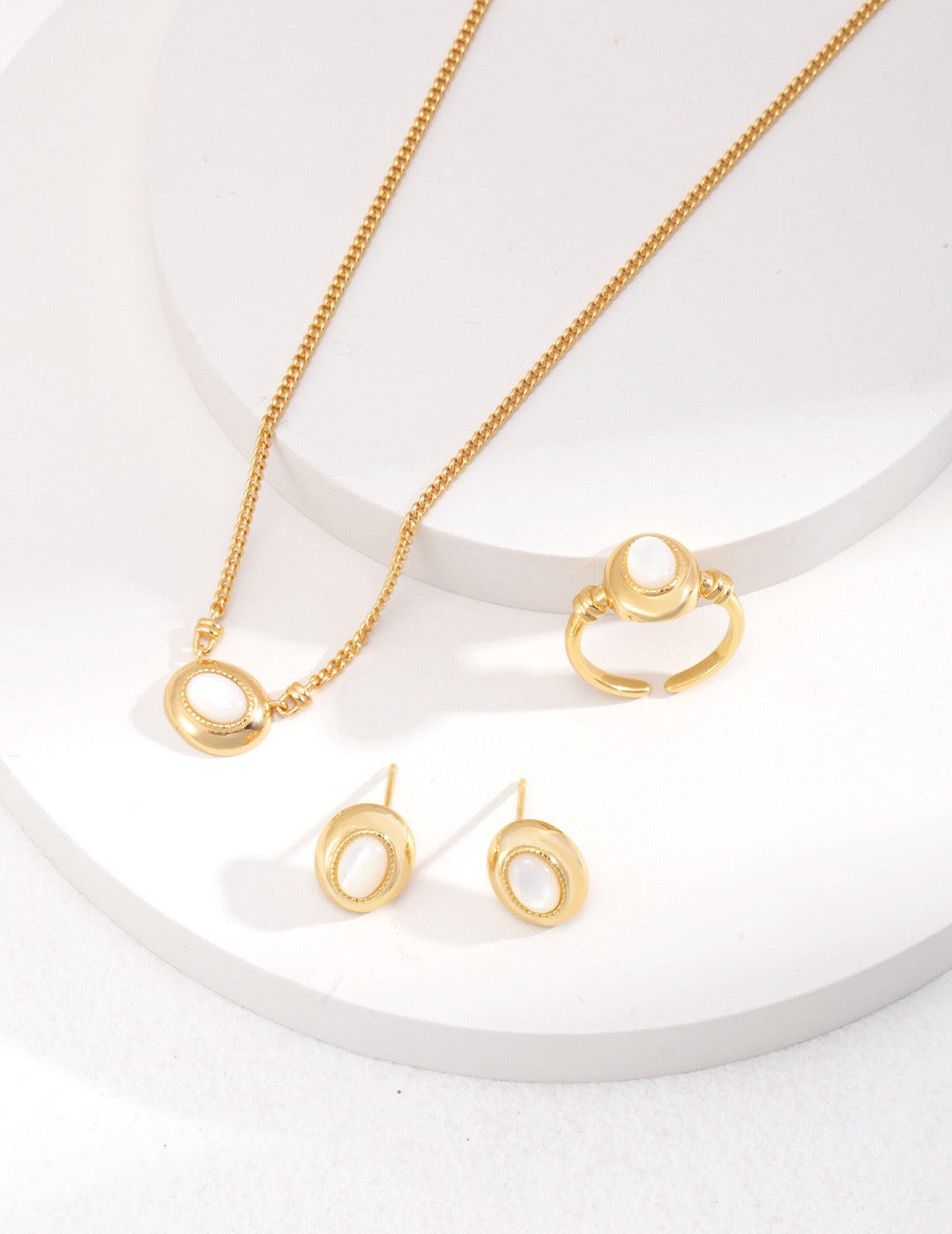 The Rise of Minimalist Jewelry – Elevate Your Everyday Style