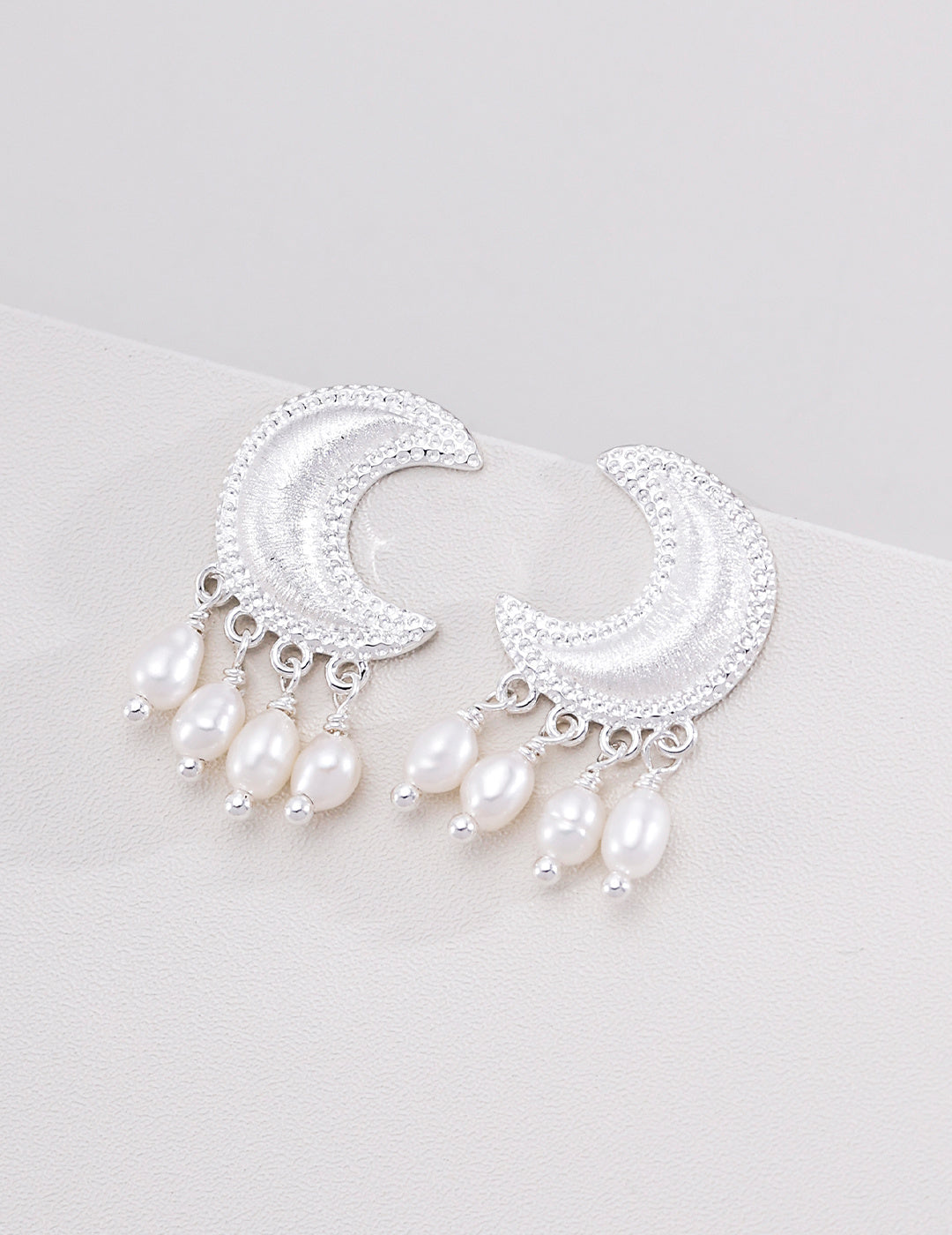 Silver crescent moon earrings in 925 sterling silver with natural pearl drops
