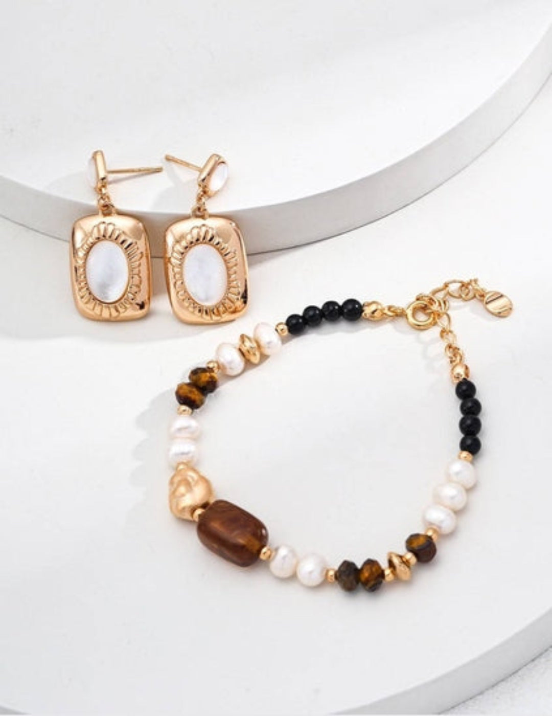Mother-of-pearl earrings with matching bracelet