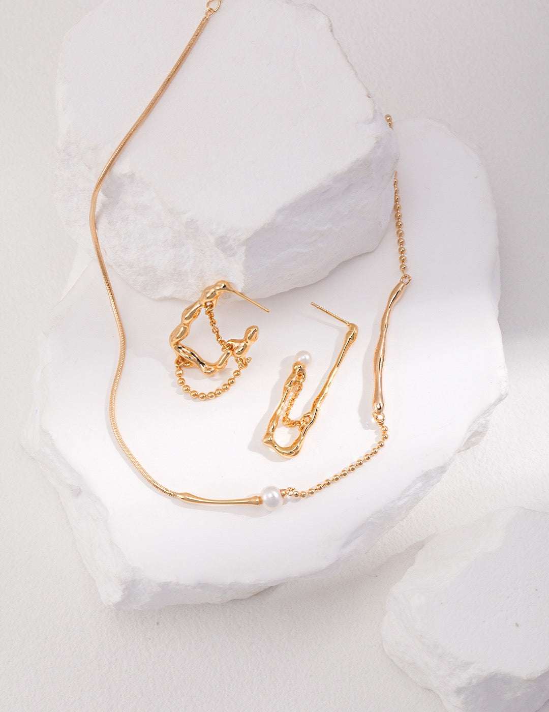 Pearl Line Necklace