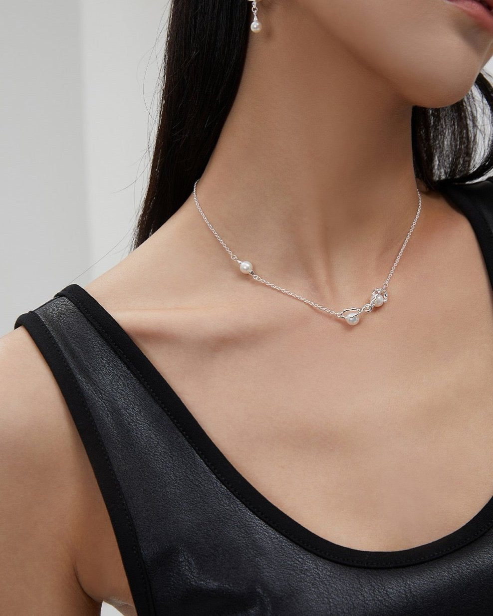 Minimalist Necklace – Simple Chain with Modern Charm