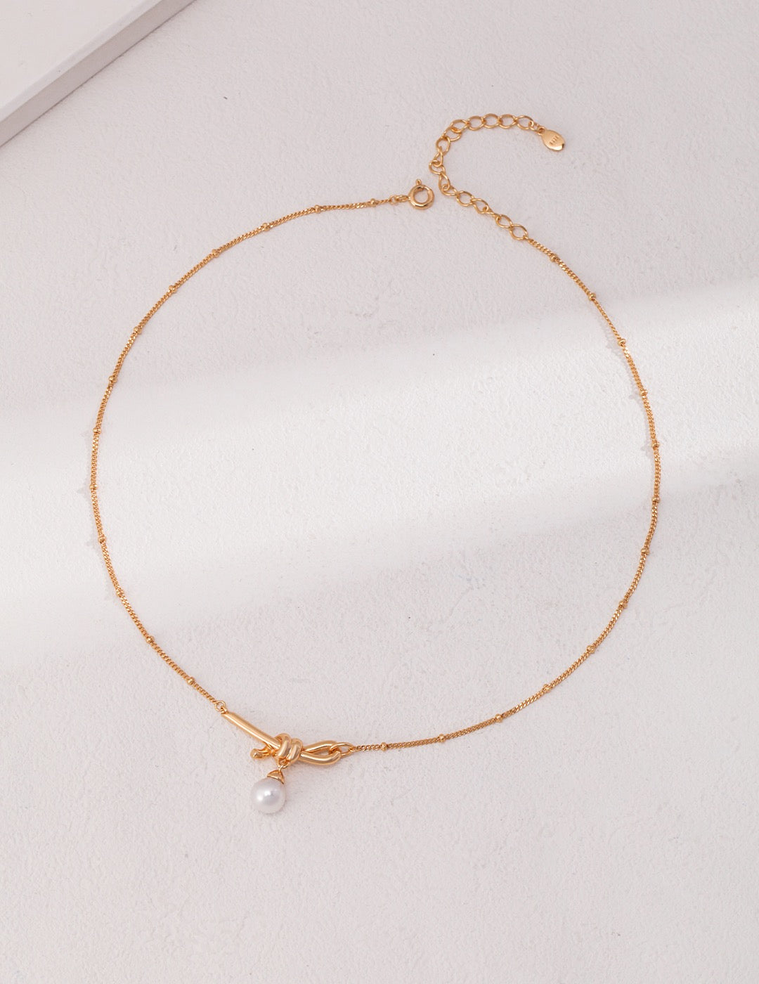 Minimalist Gold Necklace – Simple Chain with Modern Charm